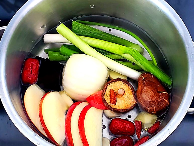 Preparing aromatics stock base