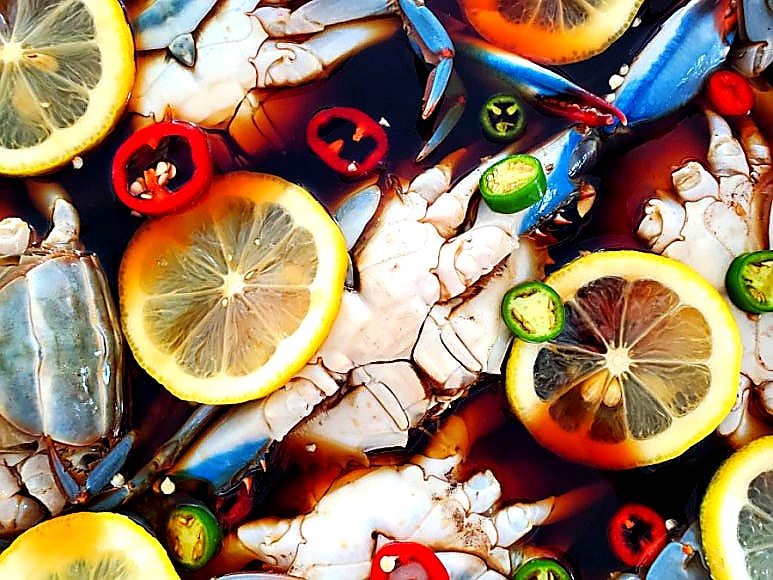 Pouring soy sauce broth
