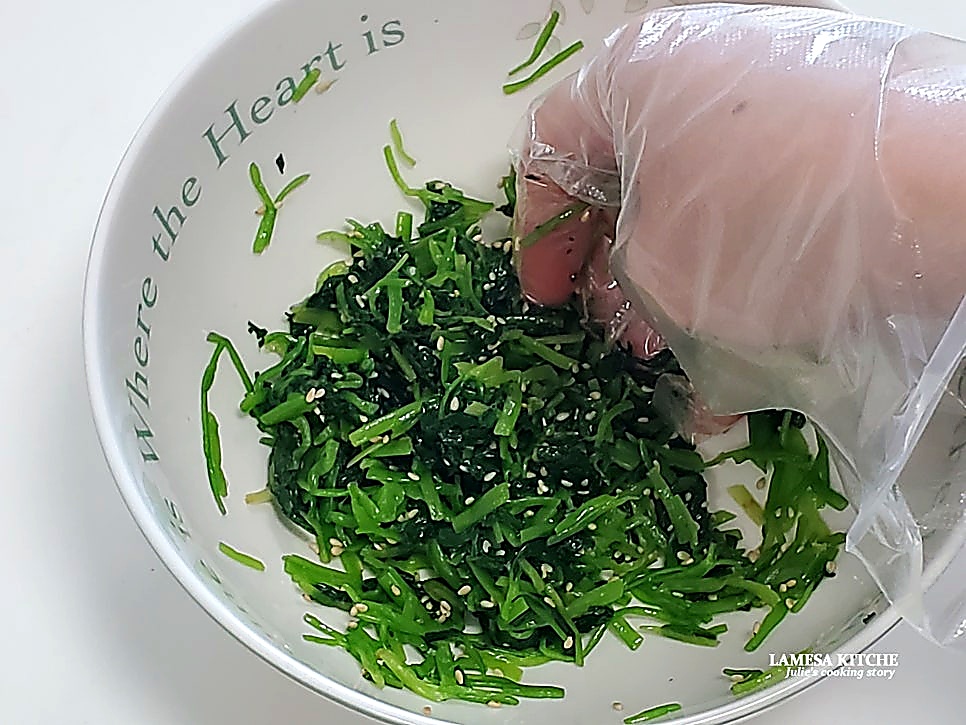Seasoning greens with sesame oil